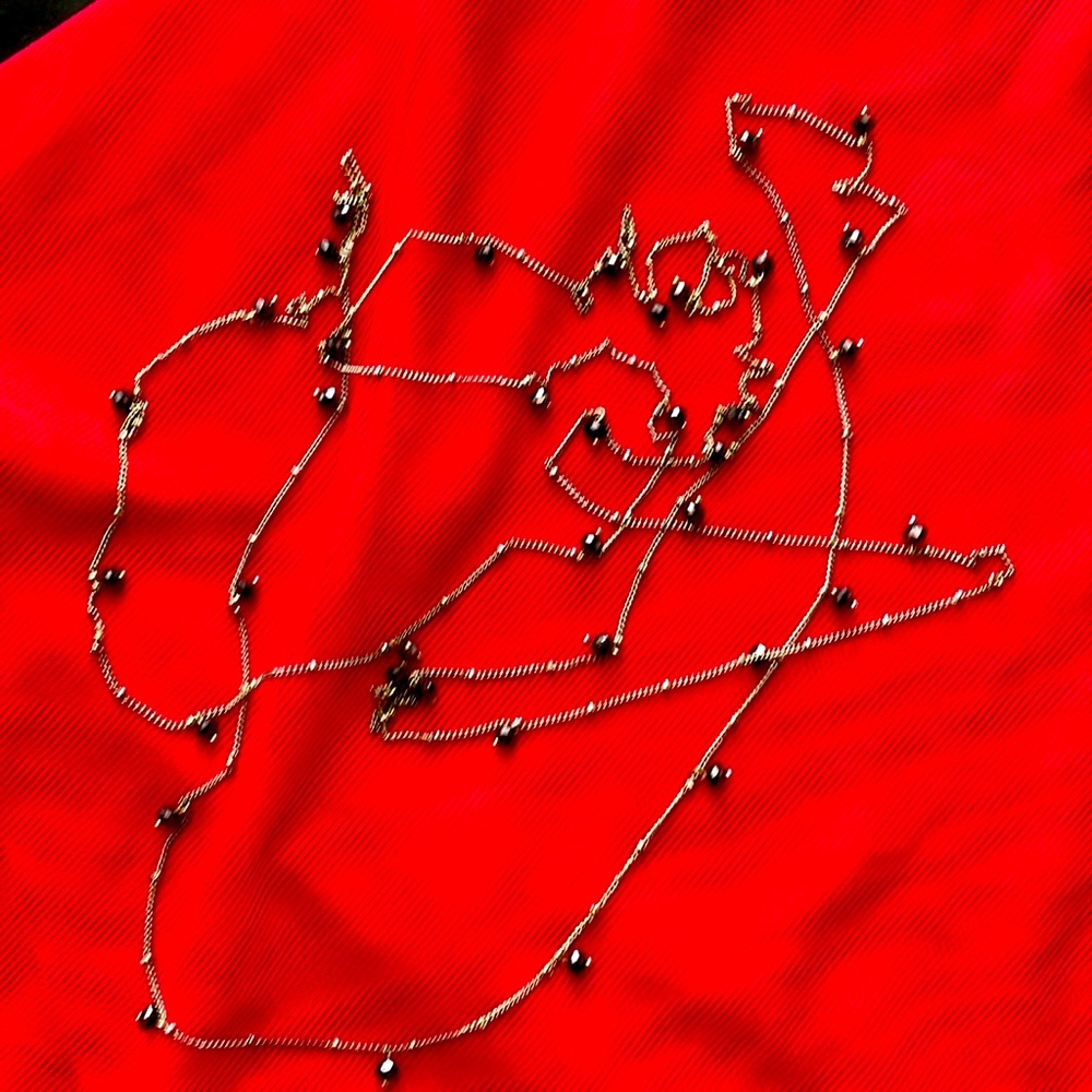 Long necklace with onyx beads